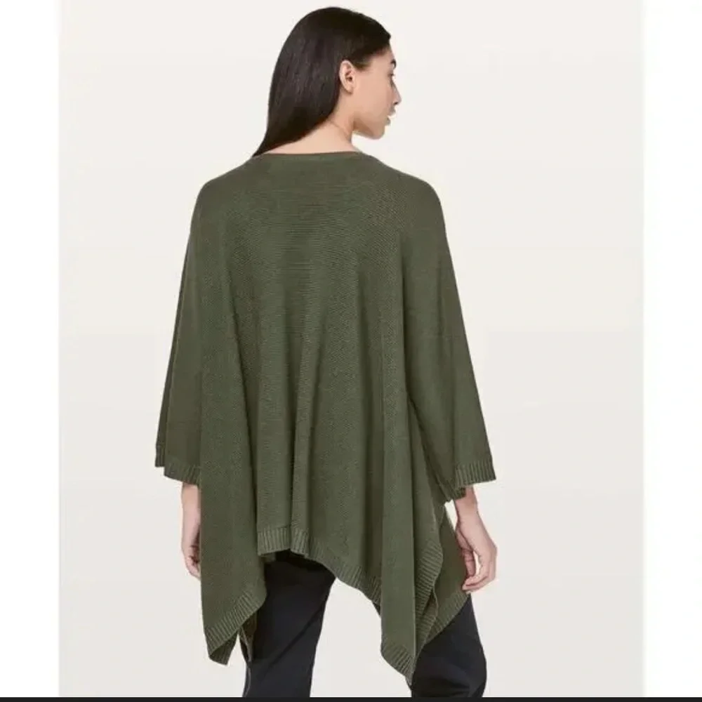 Lululemon Poncho Scarf Divinity Poncho